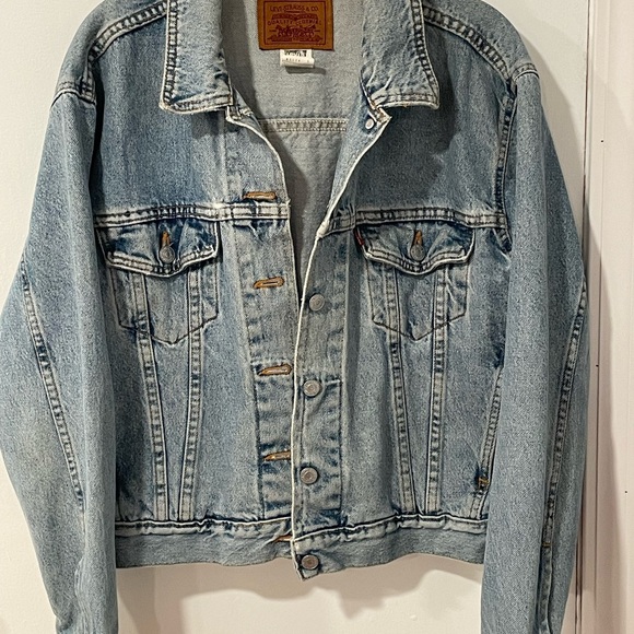 Levi's Jackets & Blazers - Levi’s light blue stonewashed jean jacket